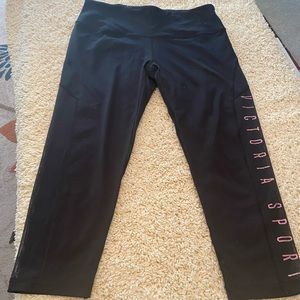 Victoria’s Secret Sport capri yoga leggings
